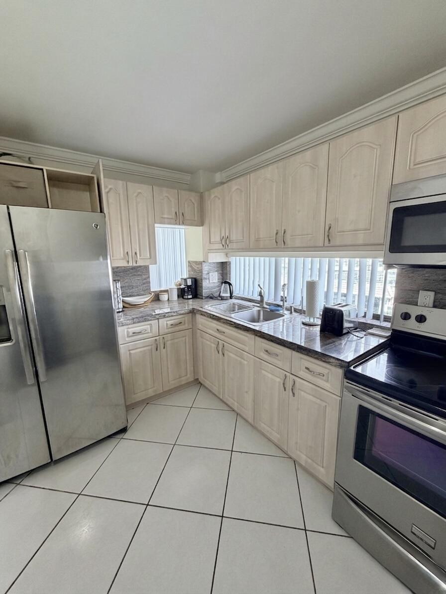 17021 North Bay Road, Unit 912 Sunny Isles Beach, FL 33160 - Photo 11 of 17 IMG_5164