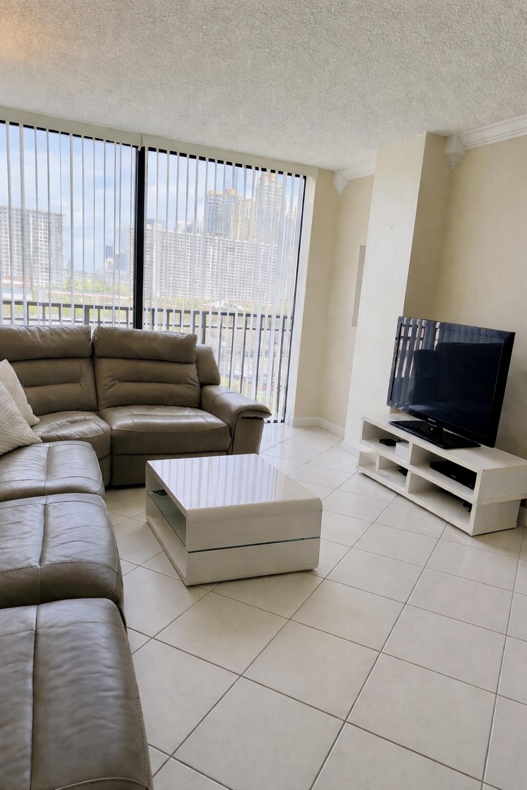 17021 North Bay Road, Unit 912 Sunny Isles Beach, FL 33160 - Photo 3 of 17 C7BF76E9-A536-447E-BDA0-754E47DB6B22