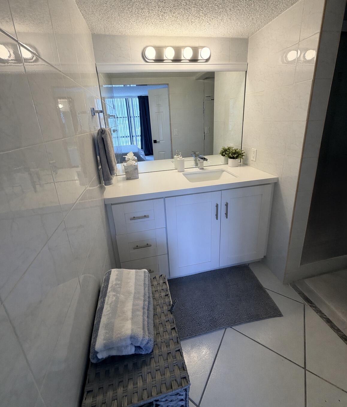 17021 North Bay Road, Unit 912 Sunny Isles Beach, FL 33160 - Photo 8 of 17 98A18E37-435D-43D9-8B8D-14D71A36801E