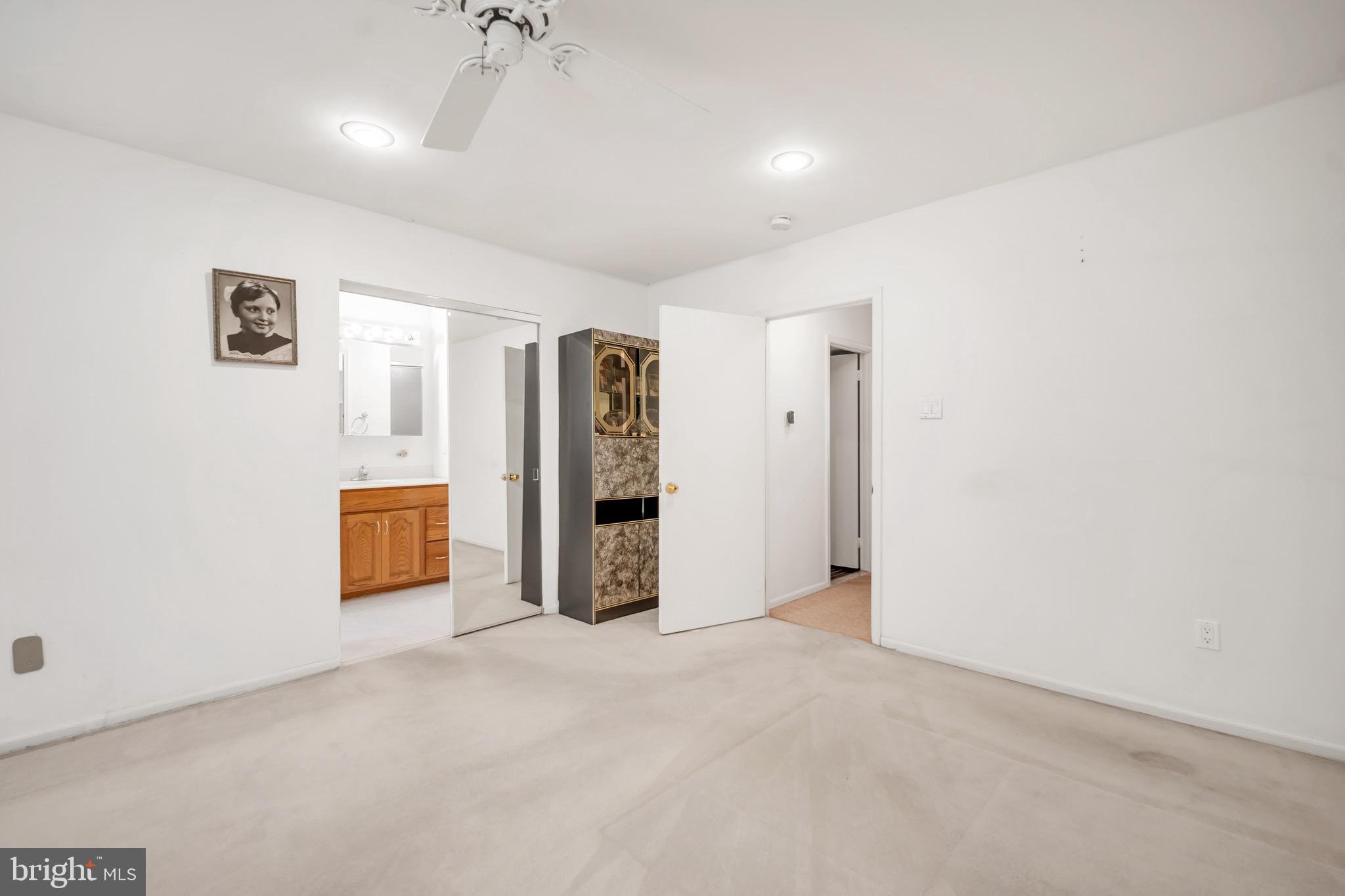 518 Pebble Ridge Court Langhorne, PA 19053 - Photo 15 of 31 an empty room with closet and mirror