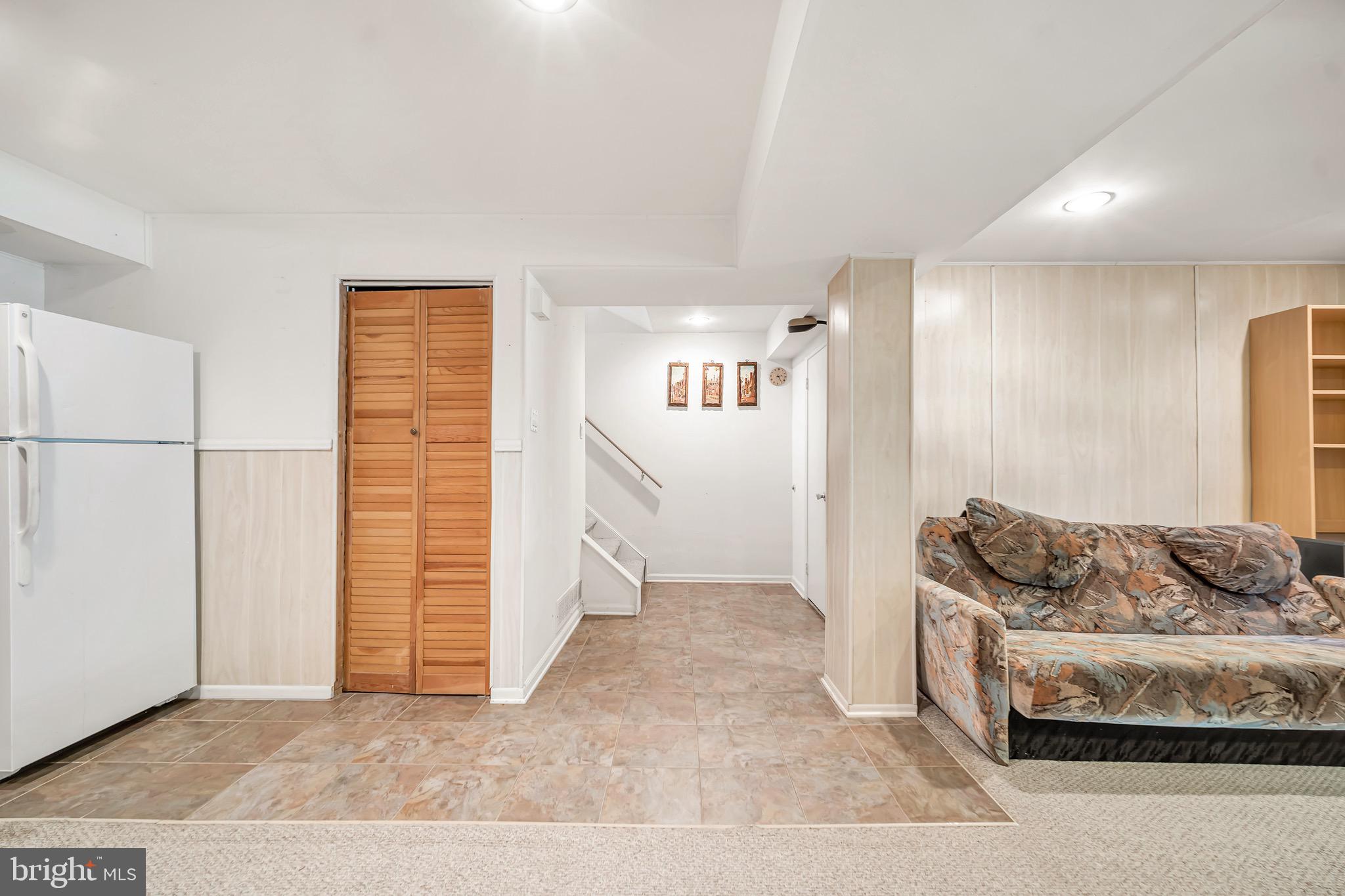 518 Pebble Ridge Court Langhorne, PA 19053 - Photo 28 of 31 a living room with furniture