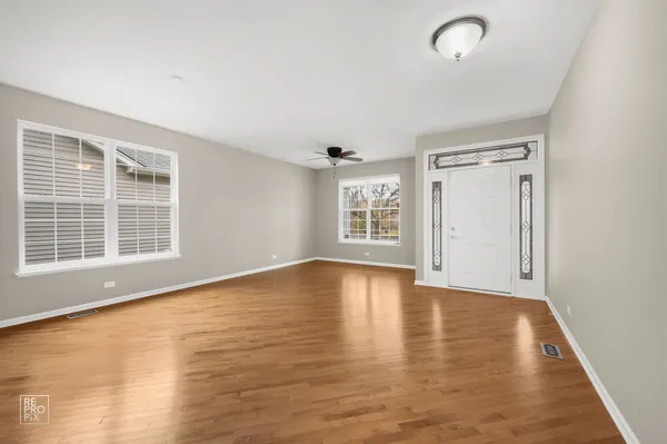 $499,900 | 1870 Hampshire Drive, Hoffman Estates, IL 60192