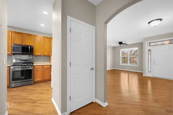 $499,900 | 1870 Hampshire Drive, Hoffman Estates, IL 60192