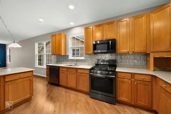 $499,900 | 1870 Hampshire Drive, Hoffman Estates, IL 60192