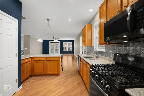 $499,900 | 1870 Hampshire Drive, Hoffman Estates, IL 60192