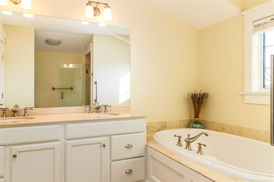53 Sandy Point Farm Road, Unit 11 Portsmouth, RI 02871 - Photo 22 of 39
