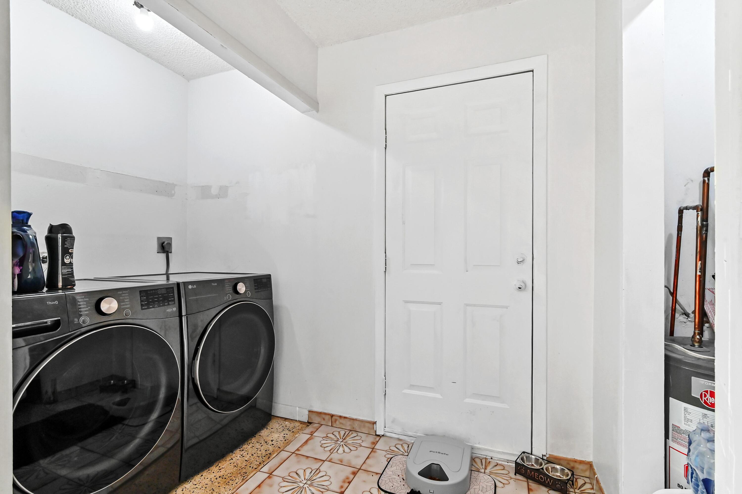 7337 Southwest 21st Street Miami, FL 33155 - Photo 13 of 32 16 Laundry room 01