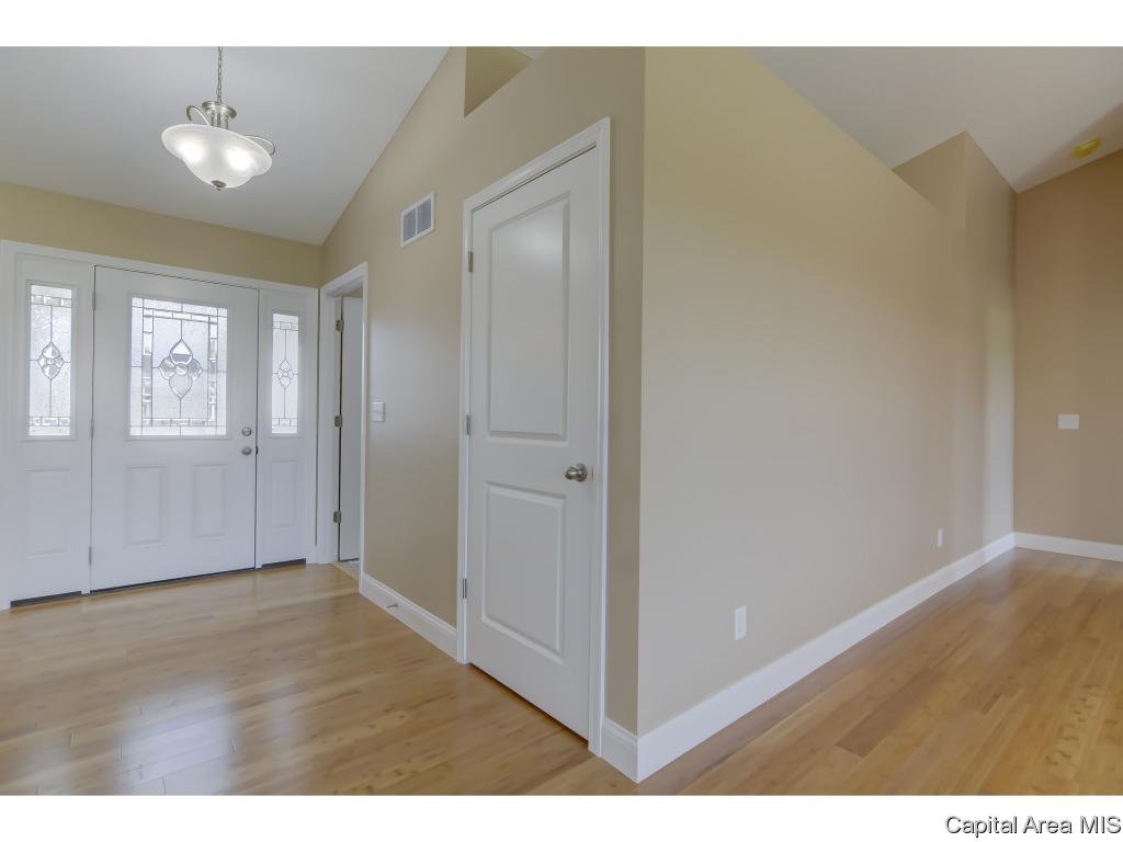 1905 Wilderness Trail Springfield, IL 62711 - Photo 2 of 29