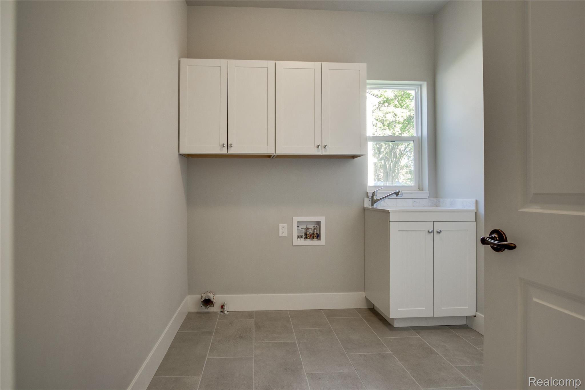 3909 Samuel Avenue Rochester, MI 48309 - Photo 20 of 35 Interiors (24 of 45).JPG