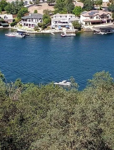 a view of a lake with houses