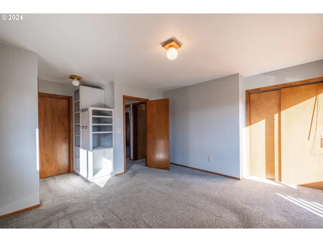 $825,000 | 42002 Cut-Off Drive, Lebanon, OR 97355