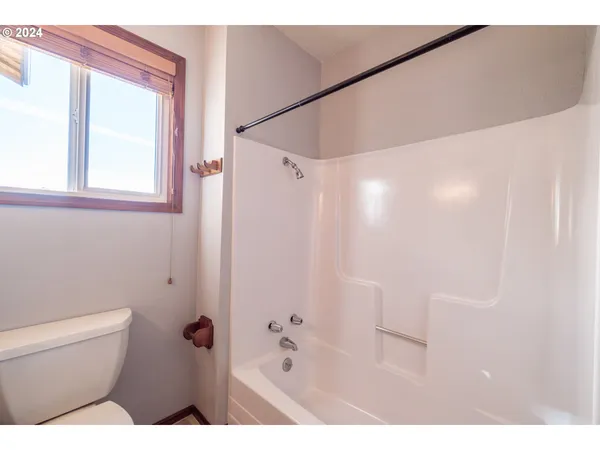 $799,000 | 42002 Cut-Off Drive, Lebanon, OR 97355