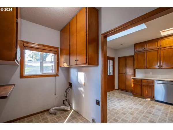 $799,000 | 42002 Cut-Off Drive, Lebanon, OR 97355
