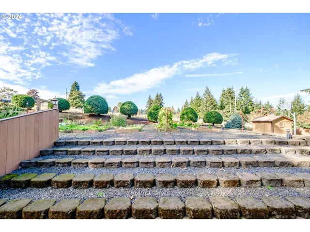 $825,000 | 42002 Cut-Off Drive, Lebanon, OR 97355