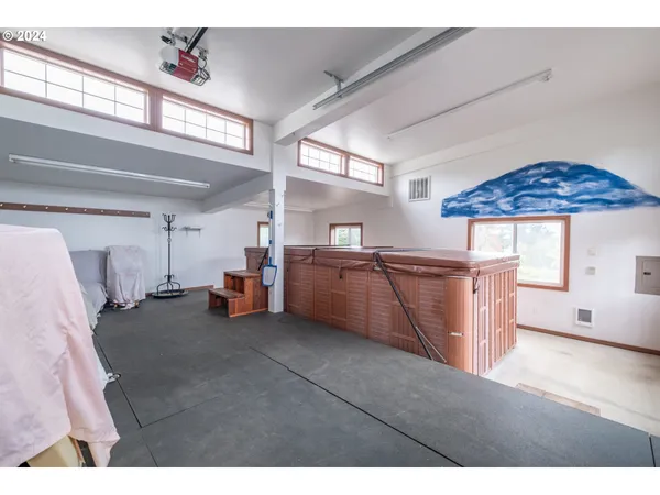 $799,000 | 42002 Cut-Off Drive, Lebanon, OR 97355