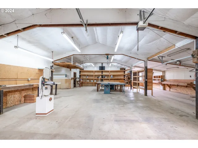 $825,000 | 42002 Cut-Off Drive, Lebanon, OR 97355