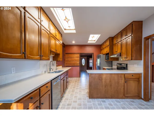 $799,000 | 42002 Cut-Off Drive, Lebanon, OR 97355