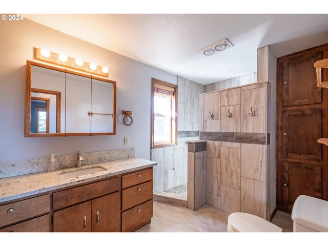 $825,000 | 42002 Cut-Off Drive, Lebanon, OR 97355