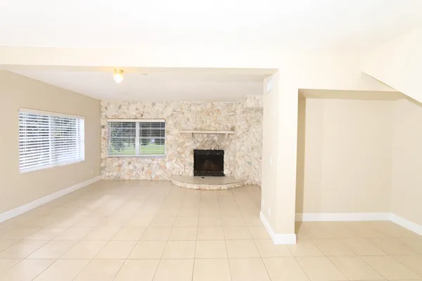 $2,600 | 4916 Silver Oak Drive, Fort Pierce, FL 34982