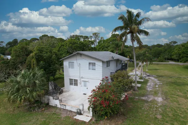 $2,600 | 4916 Silver Oak Drive, Fort Pierce, FL 34982