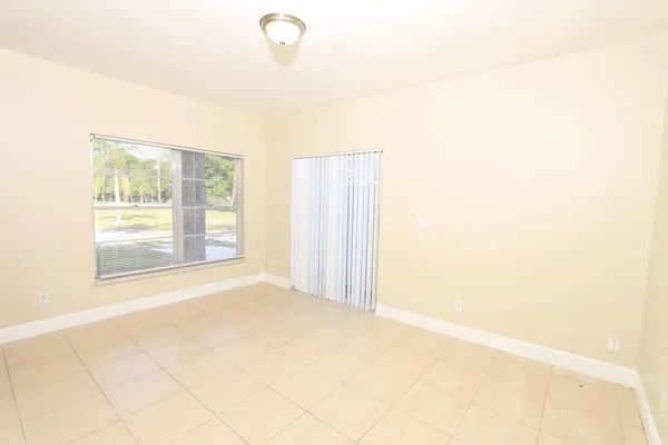 $2,600 | 4916 Silver Oak Drive, Fort Pierce, FL 34982