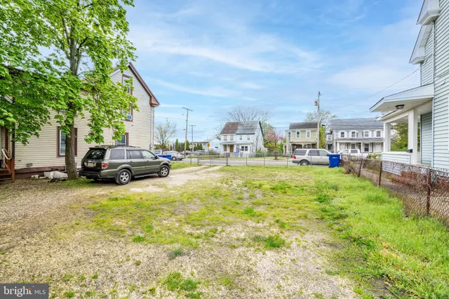 a view of yard with car parked