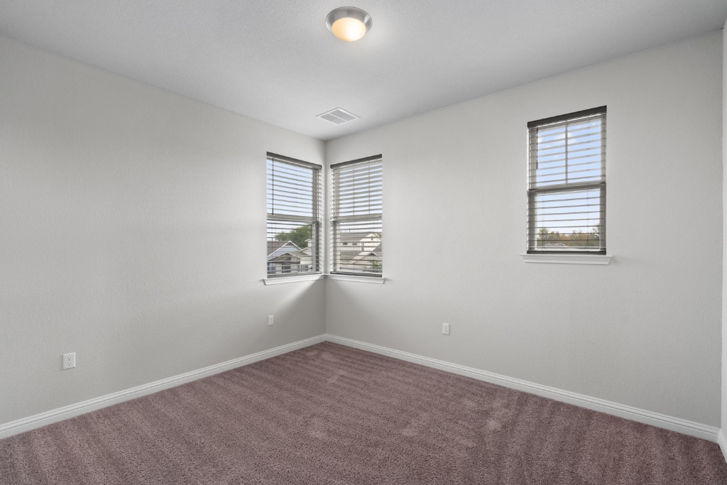 8301 Turnberry Lane Austin, TX 78744 - Photo 23 of 33 Spare room with carpet and baseboards