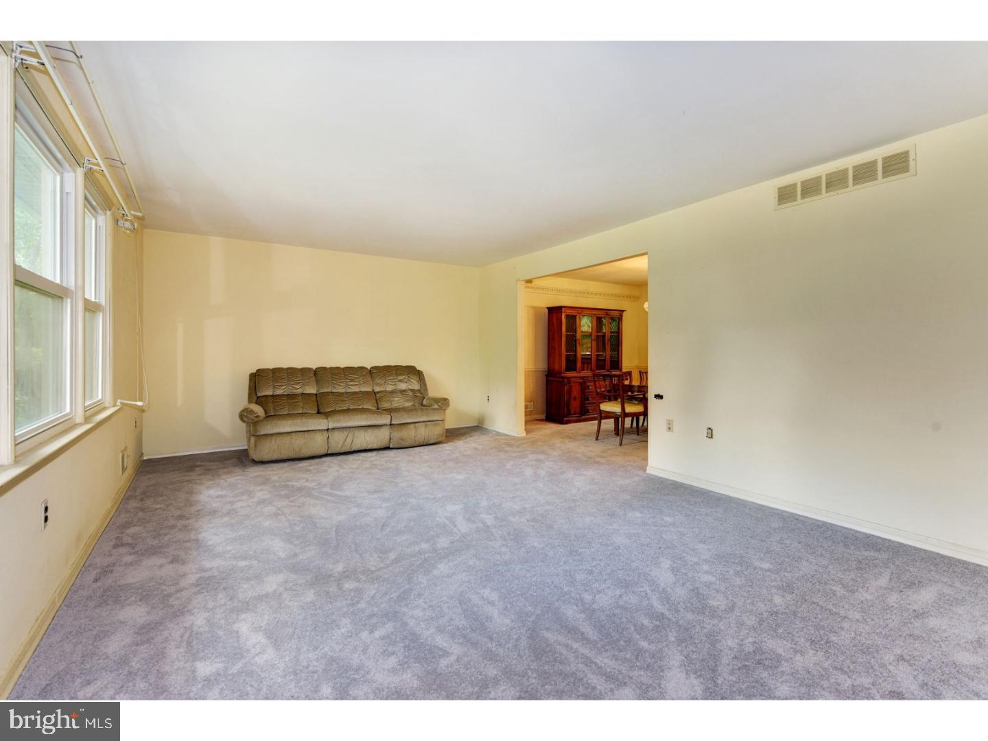 369 Holly Road Marlton, NJ 08053 - Photo 3 of 25 Living Room