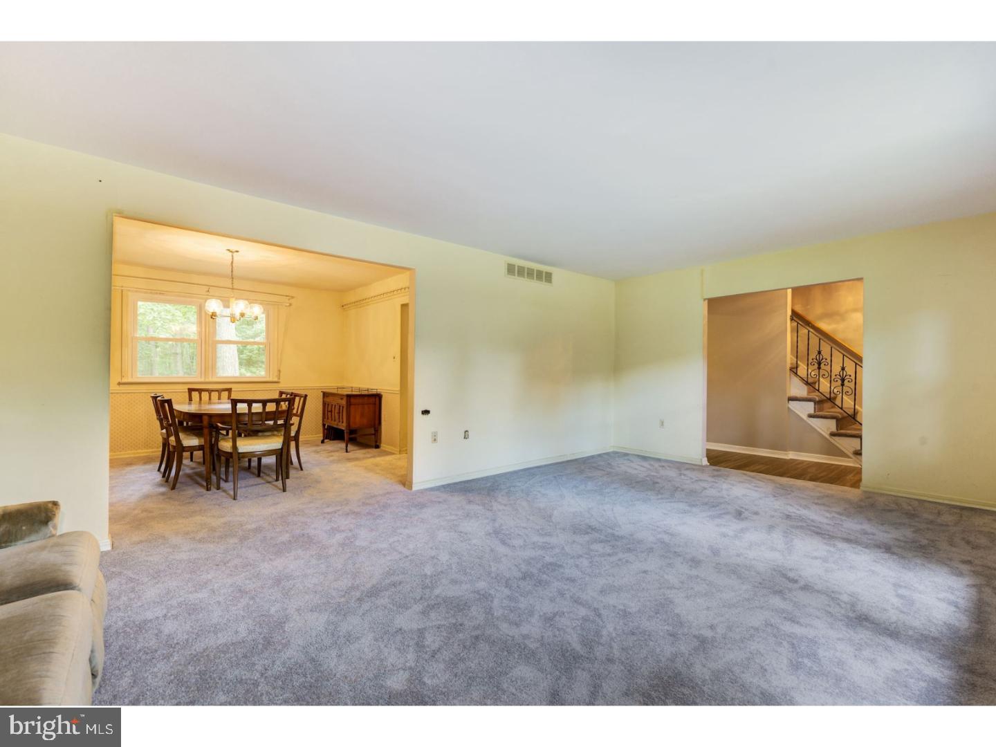 369 Holly Road Marlton, NJ 08053 - Photo 4 of 25 Living Room