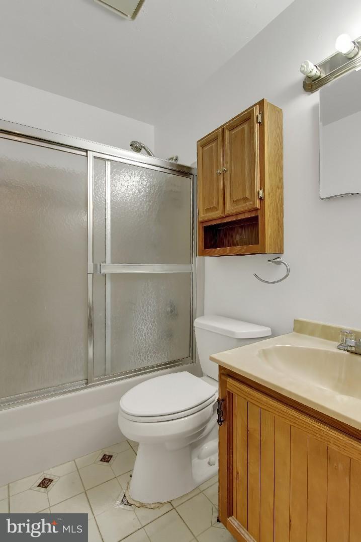 602 Fulton Street Hanover, PA 17331 - Photo 17 of 23 Full Bathroom on 2nd Floor