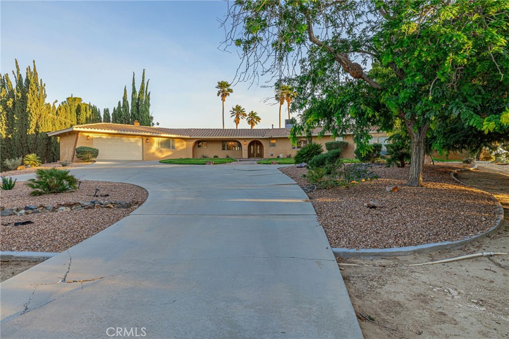 19459 Shasta Road Apple Valley, CA 92307 - Photo 4 of 64