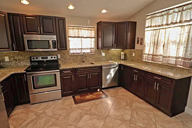 $559,900 | 1523 Northwest 158th Avenue, Pembroke Pines, FL 33028