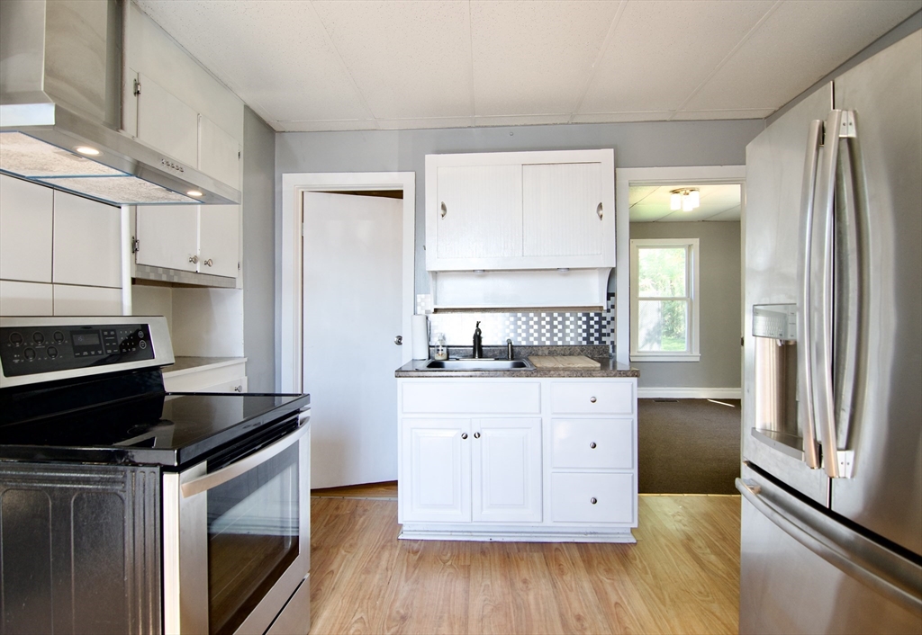 425 Taylor Street, Unit 1 Springfield, MA 01105 - Photo 12 of 25 a kitchen with a refrigerator stove and sink