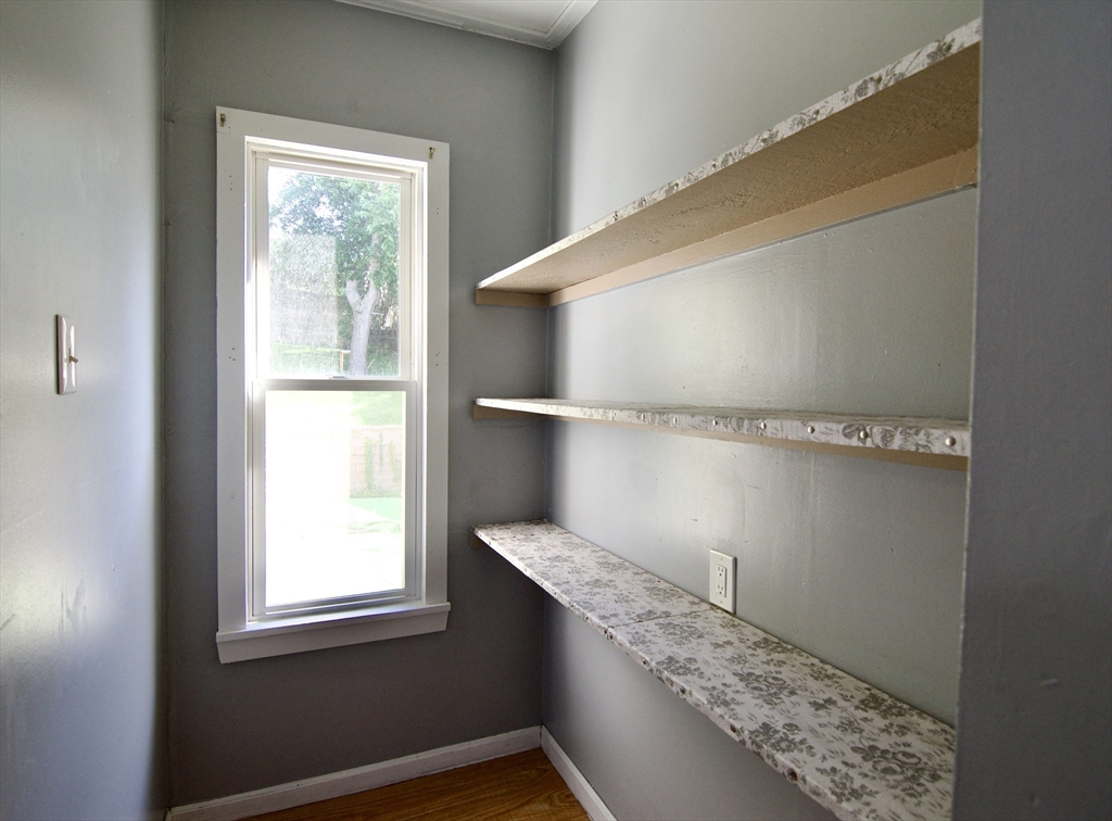 425 Taylor Street, Unit 1 Springfield, MA 01105 - Photo 15 of 25 a view of entryway