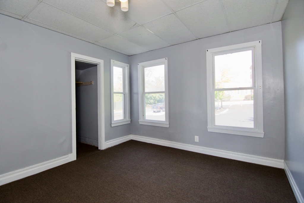 425 Taylor Street, Unit 1 Springfield, MA 01105 - Photo 19 of 25 an empty room with a window