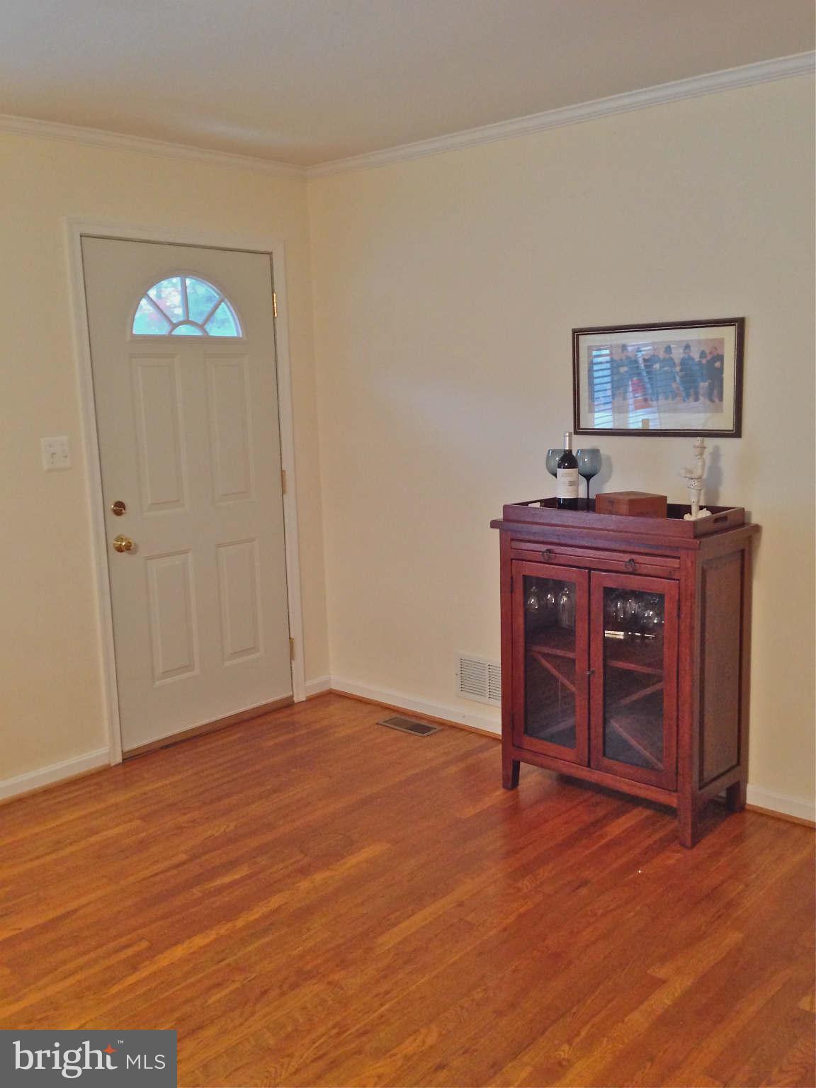 109 Woodland Road Gaithersburg, MD 20877 - Photo 10 of 20 Interior (General)