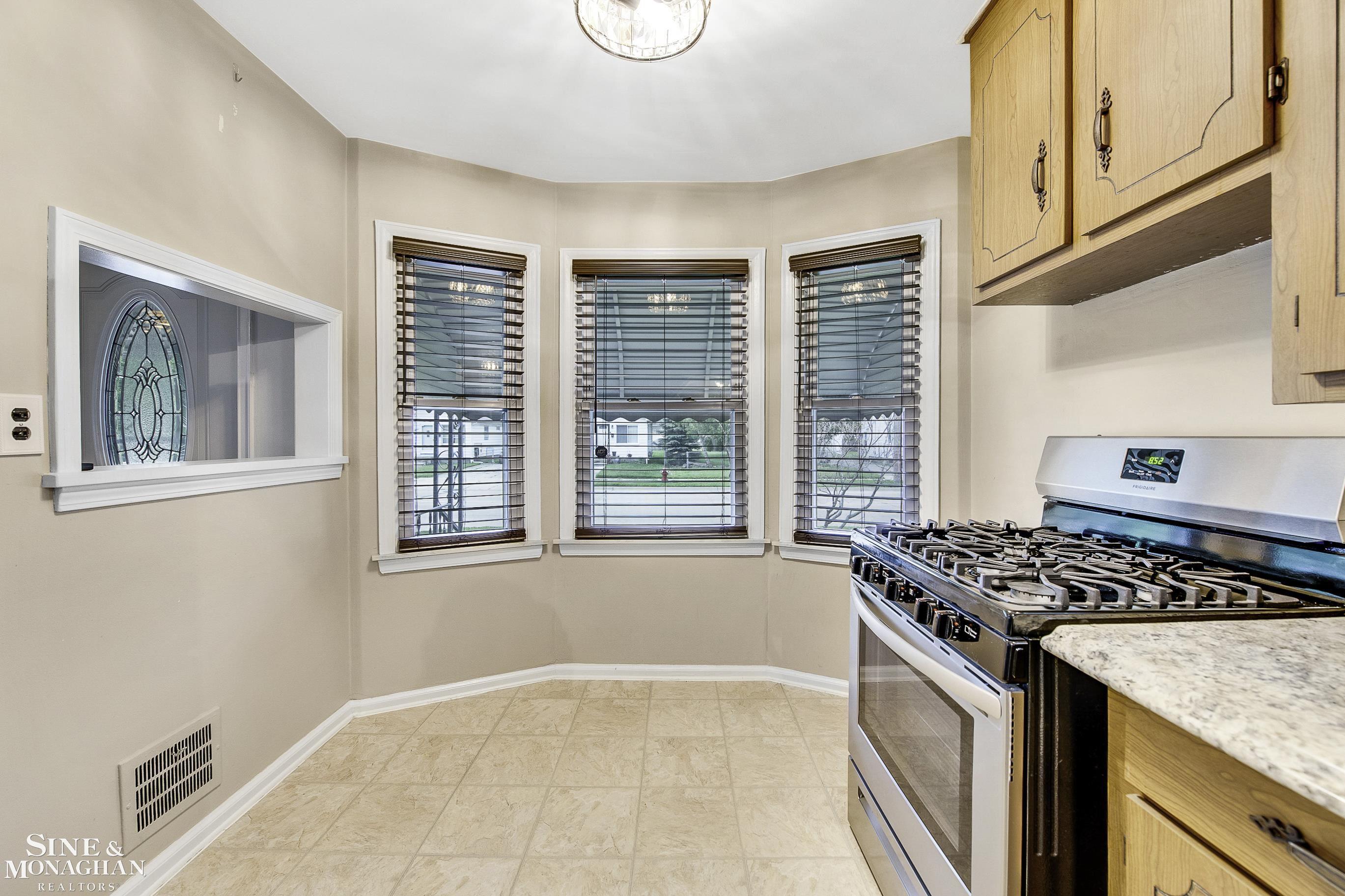 8075 Stephens Road Center Line, MI 48015 - Photo 5 of 20 50113907-4.JPG
