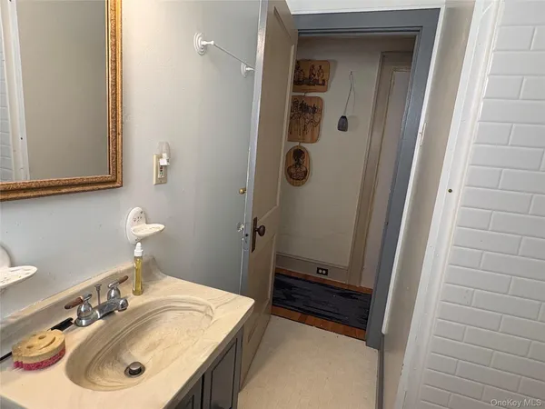 $1,300 | 8 Marshall Road, Unit B, Poughkeepsie, NY 12603