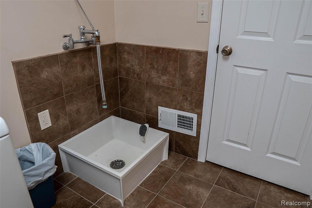1155 Morris Road Lapeer, MI 48446 - Photo 9 of 47