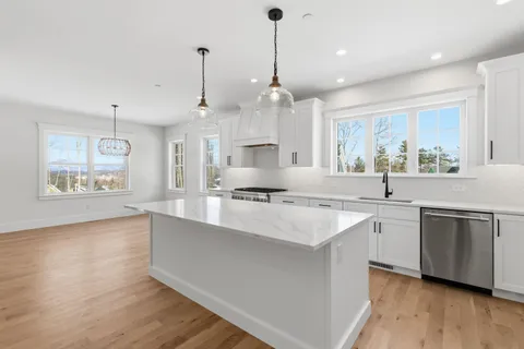 $1,395,000 | 8 Deadreckoning Point, Laconia, NH 03246