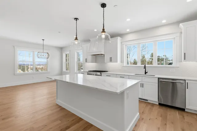 $1,395,000 | 8 Deadreckoning Point, Laconia, NH 03246