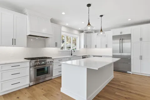 $1,395,000 | 8 Deadreckoning Point, Laconia, NH 03246