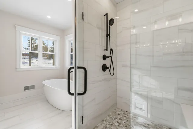 $1,395,000 | 8 Deadreckoning Point, Laconia, NH 03246