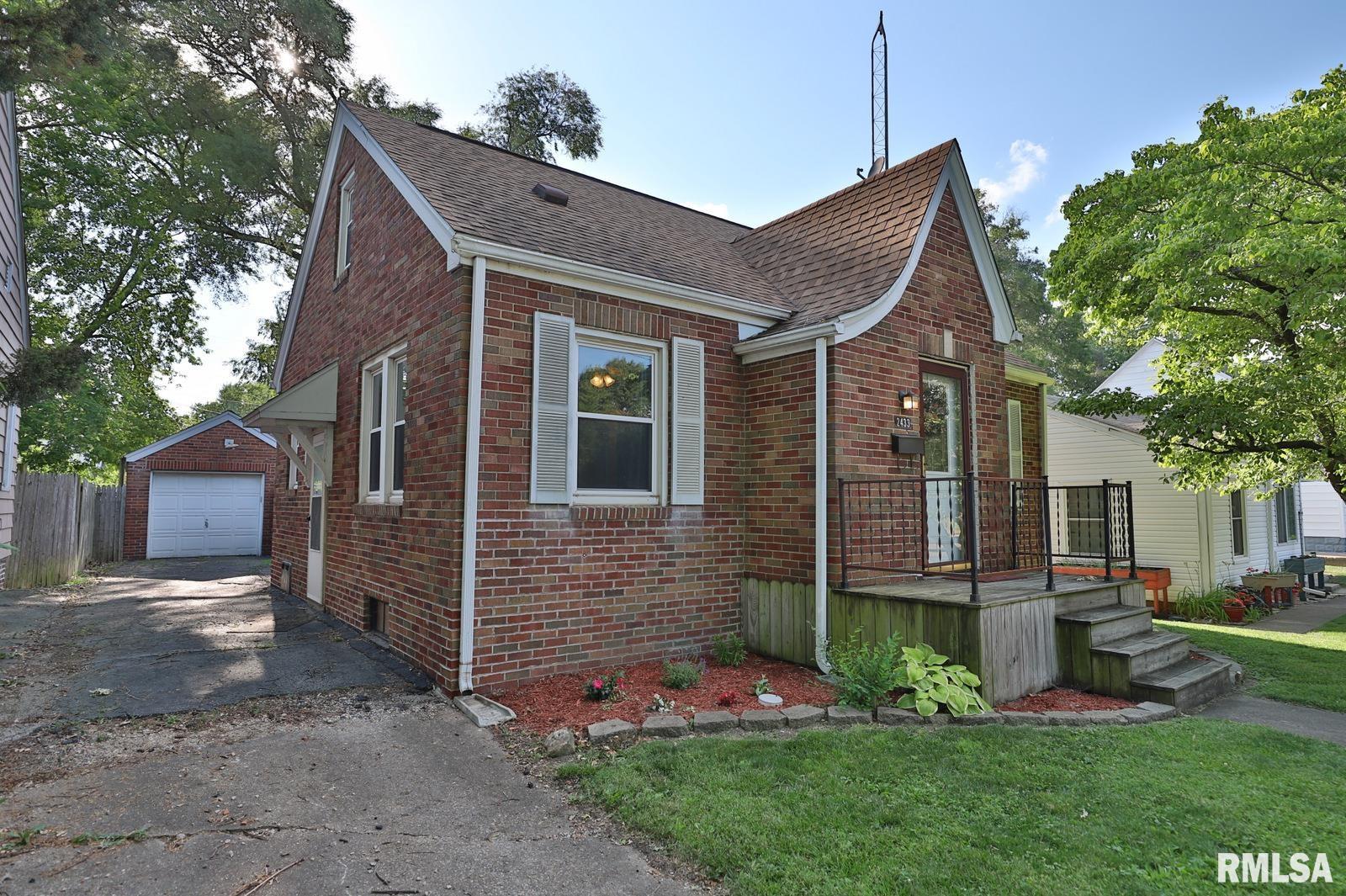 2433 South 11th Street Springfield, IL 62703 - Photo 1 of 72