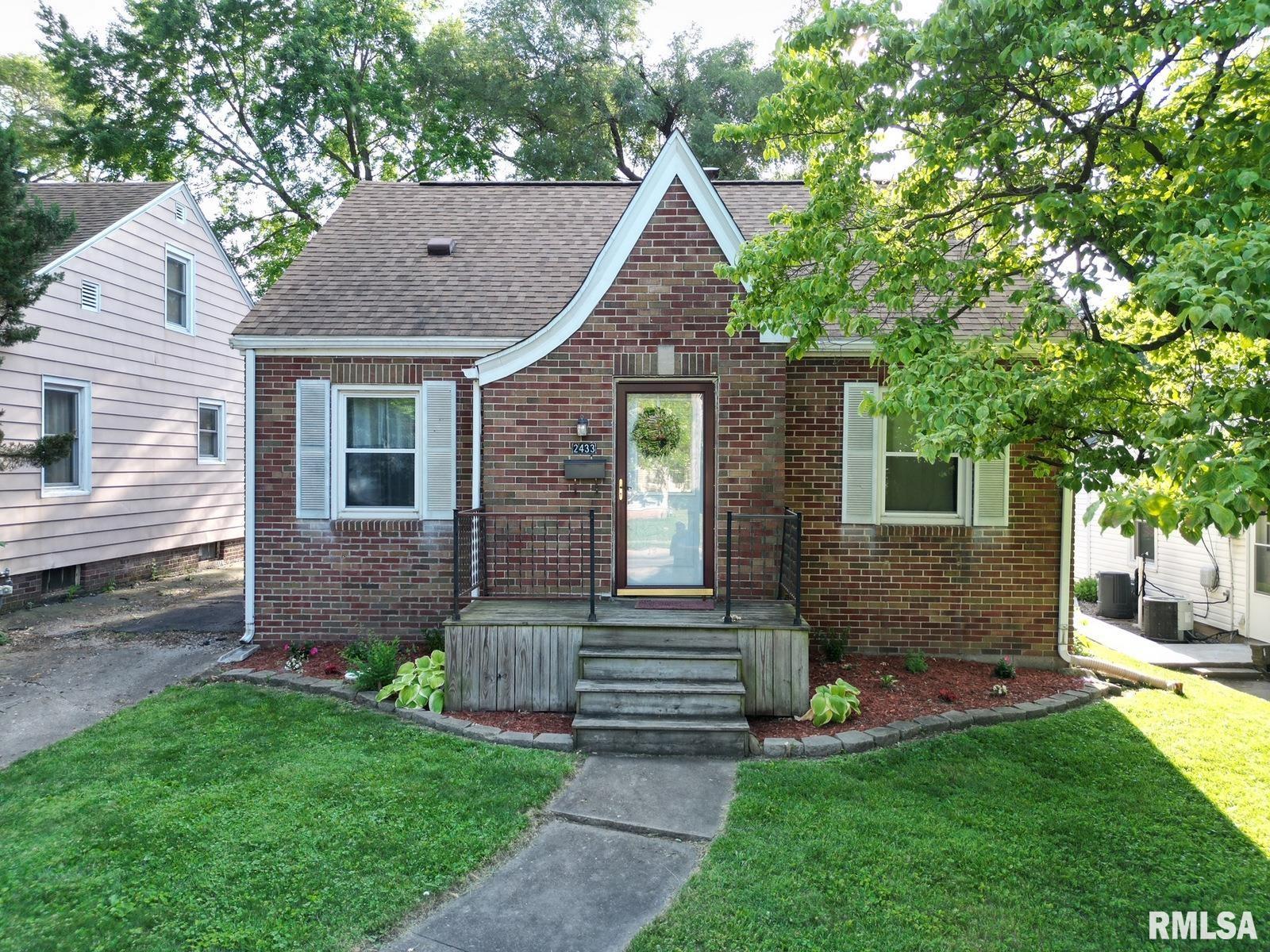 2433 South 11th Street Springfield, IL 62703 - Photo 2 of 72