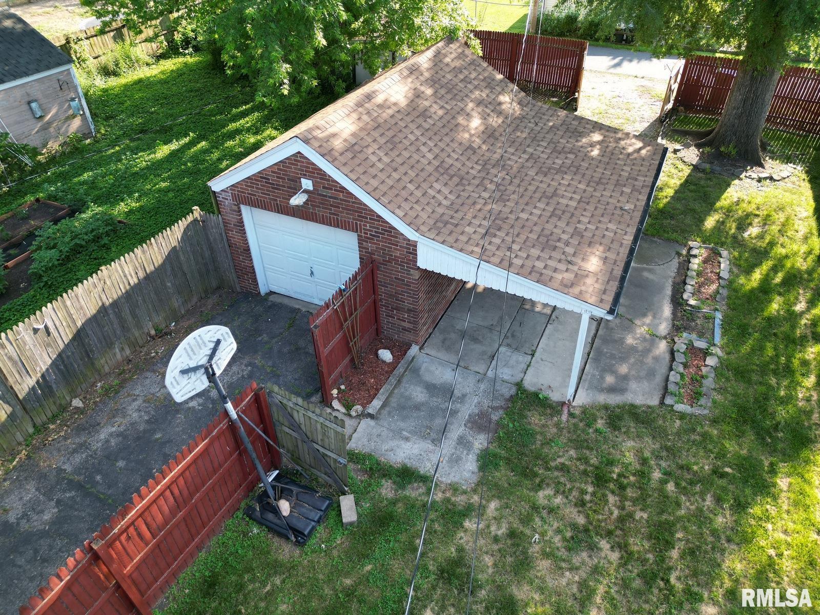 2433 South 11th Street Springfield, IL 62703 - Photo 4 of 72