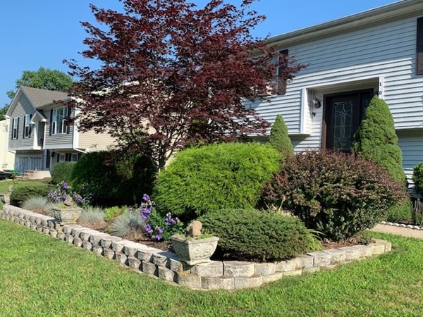 108 Getchell Avenue Woonsocket, RI 02895 - Photo 3 of 22