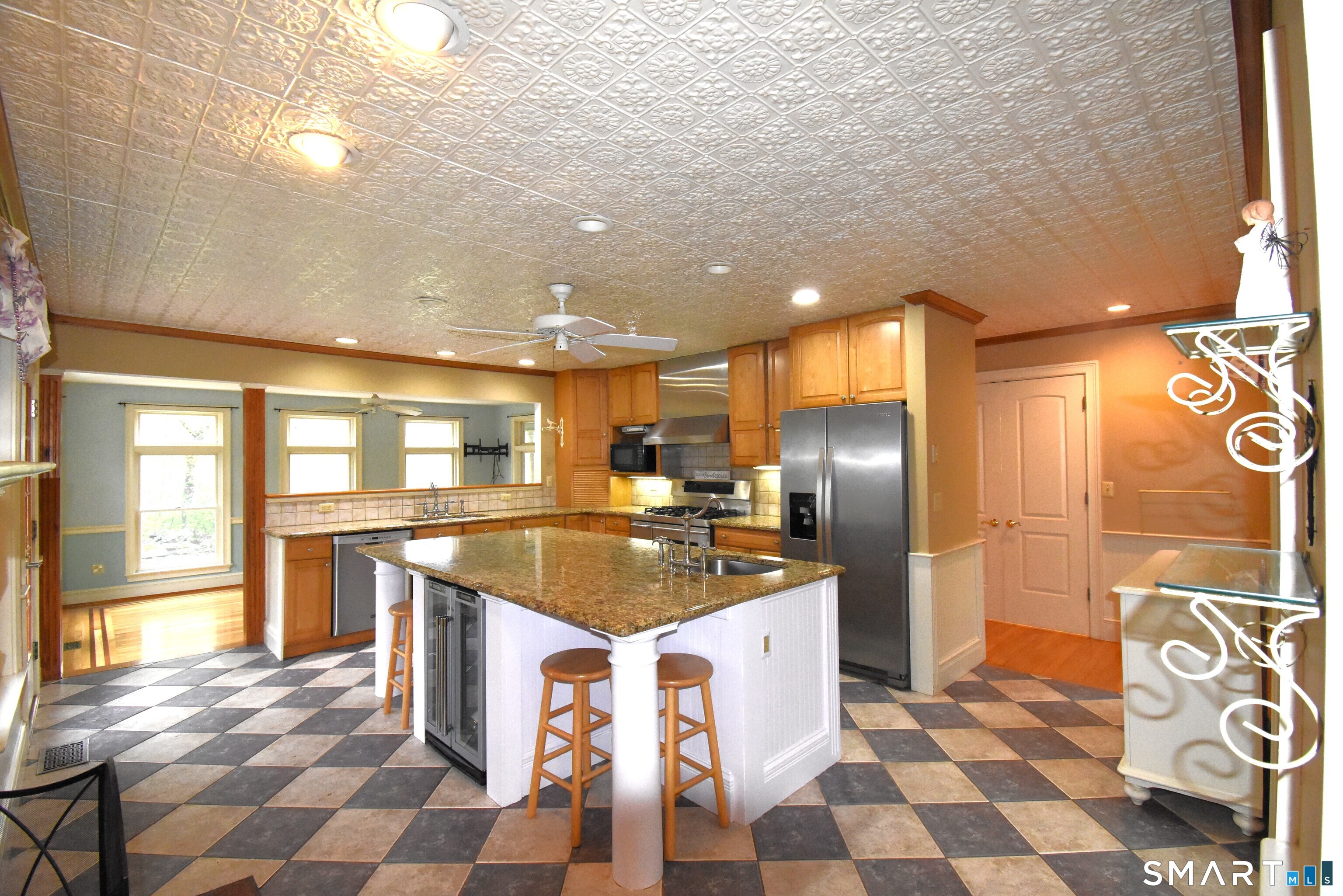 378 Lathrop Road Plainfield, CT 06374 - Photo 4 of 33