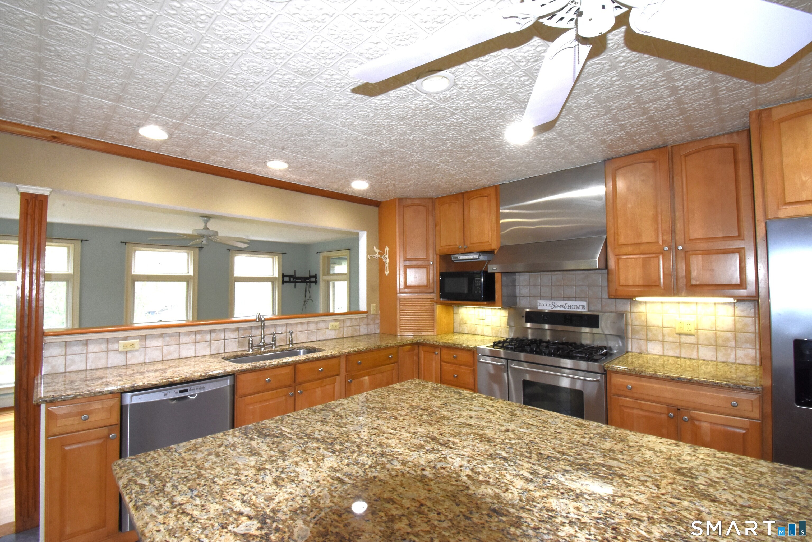 378 Lathrop Road Plainfield, CT 06374 - Photo 5 of 33