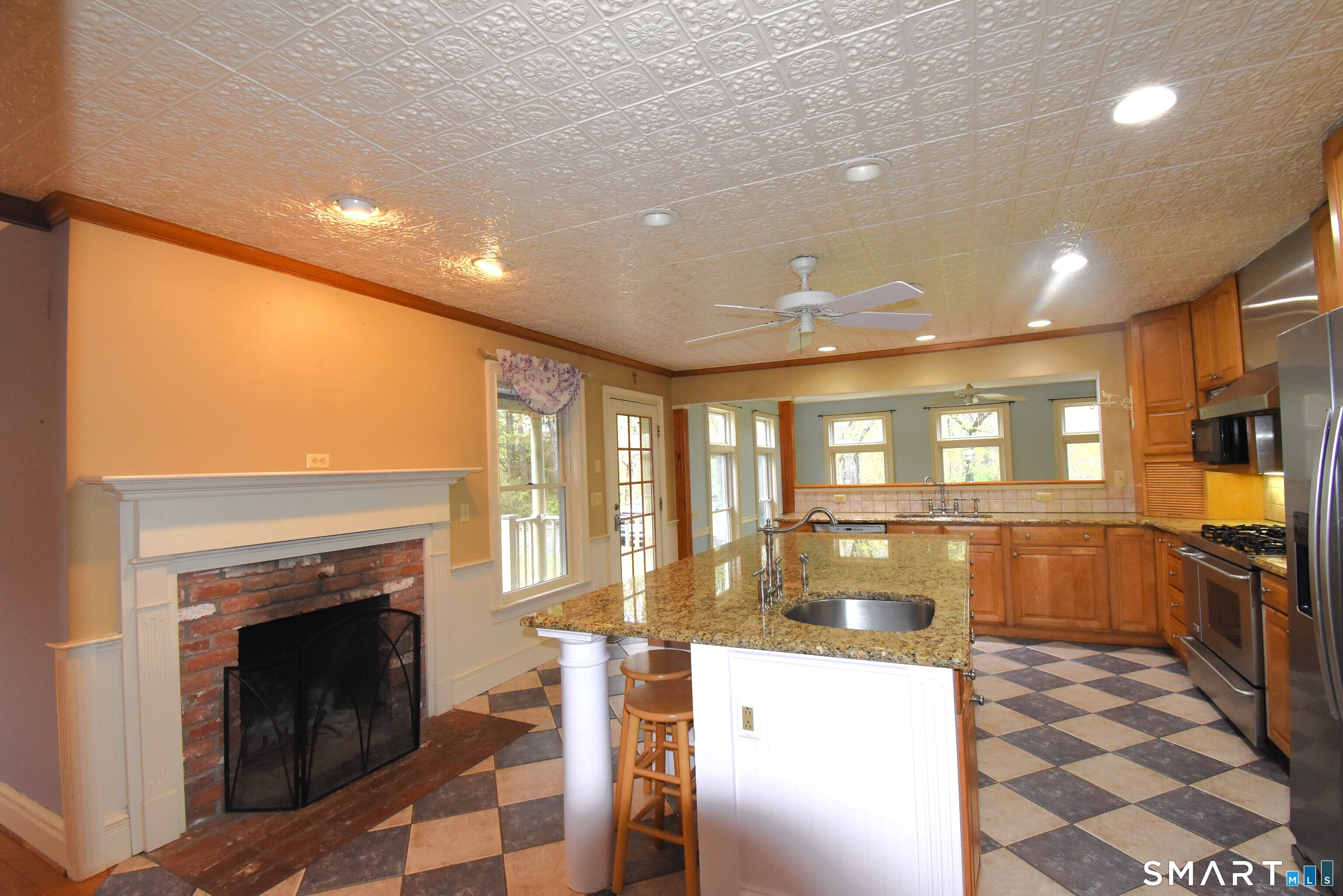 378 Lathrop Road Plainfield, CT 06374 - Photo 7 of 33
